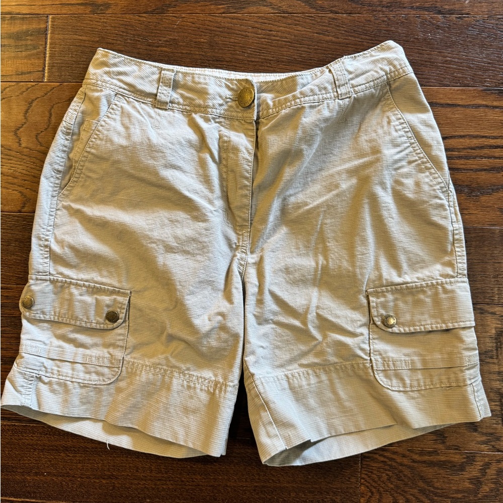 Woolrich Women's size 8 tan Khaki Cargo Shorts Great condition